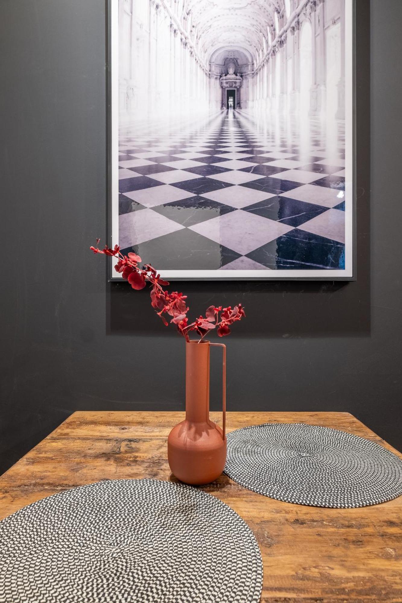 Central Art-Inspired Flat With Private Garage Sofia Buitenkant foto